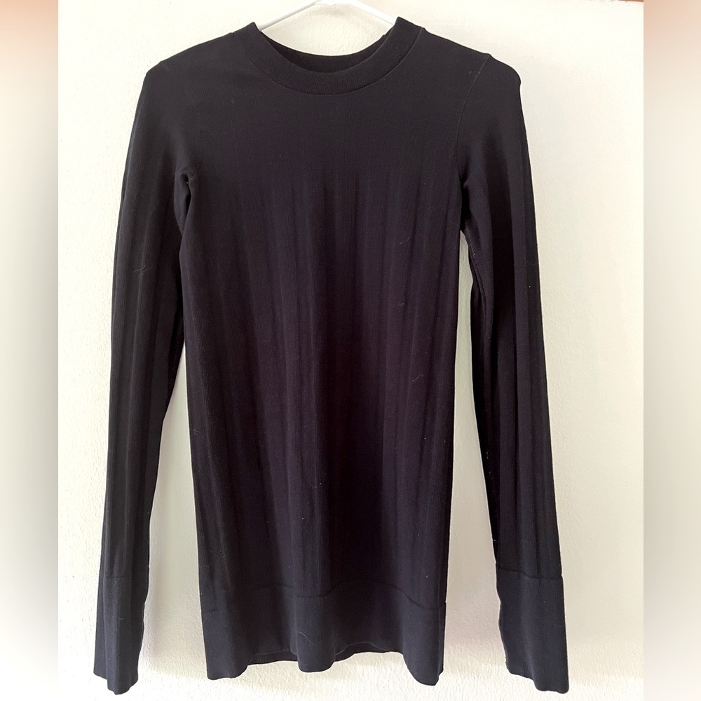 Navy crew neck fitted knit by Athleta